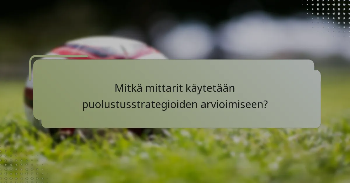 Mitkä mittarit käytetään puolustusstrategioiden arvioimiseen?